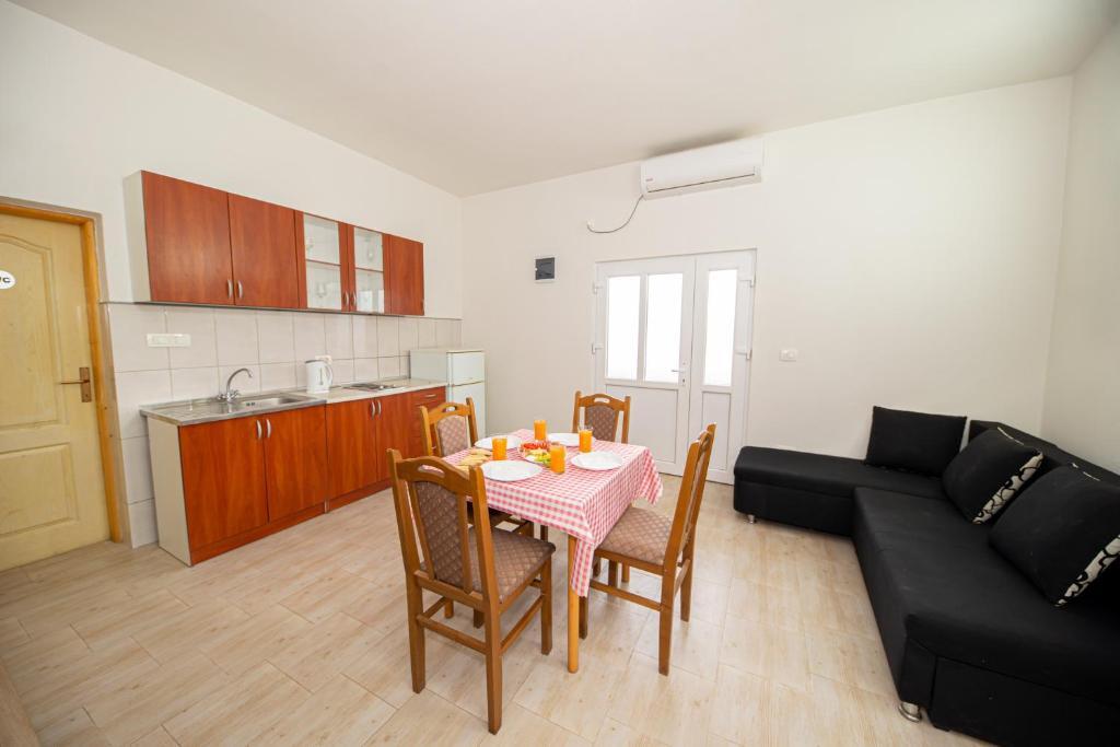 Тиват: Apartments Dragojević