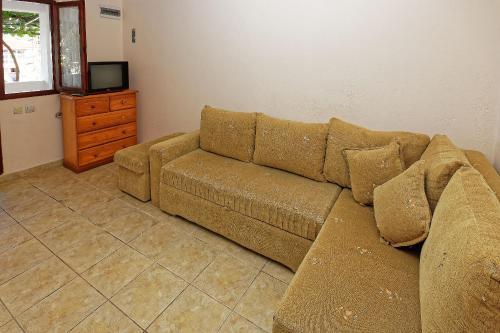 Бусат: Apartments Ajla