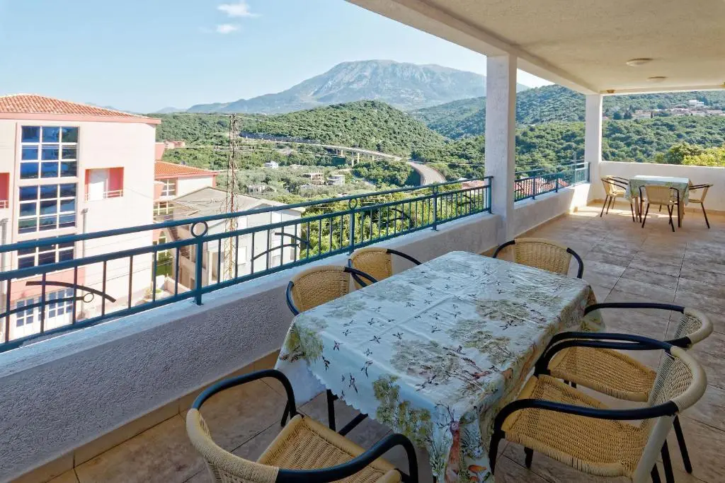Бусат: Apartments Ajla