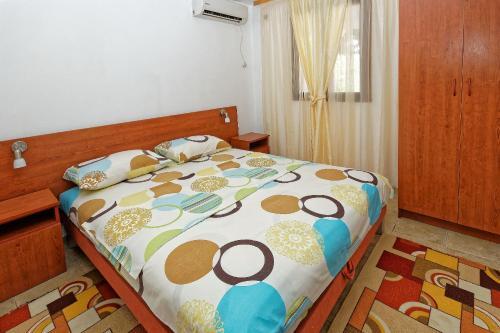 Бусат: Apartments Ajla