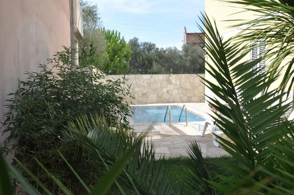 Деновичи: Apartments Villa-G Lustica