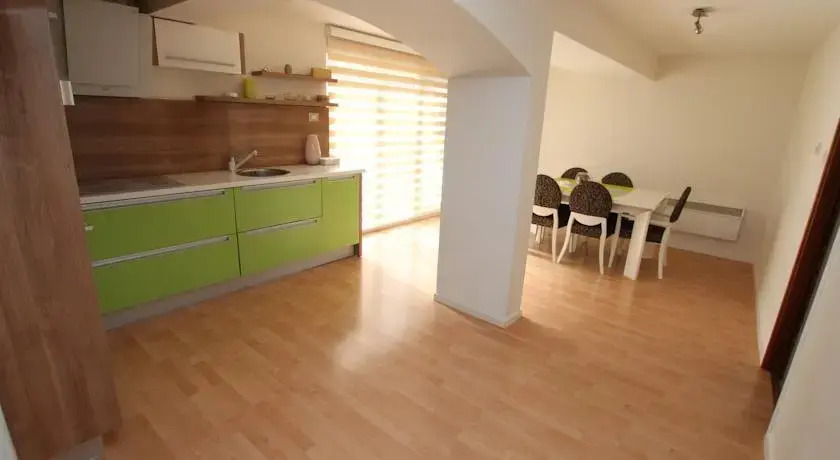 Деновичи: Apartments Krivokapic