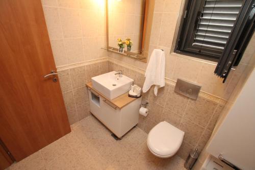 Доброта: Dekaderon Lux Apartments