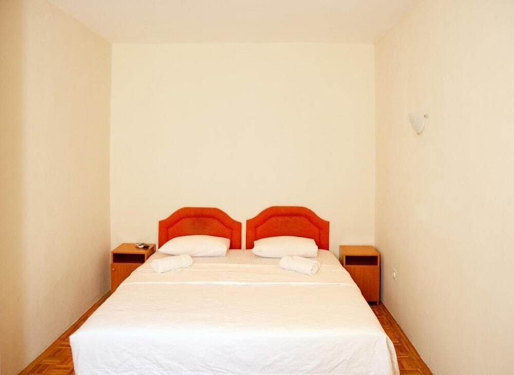 Свети-Стефан: Apartments Lazar