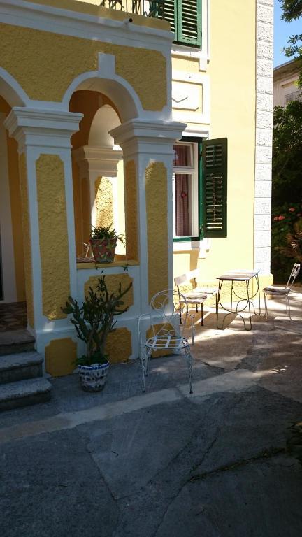 Тиват: House Grabić