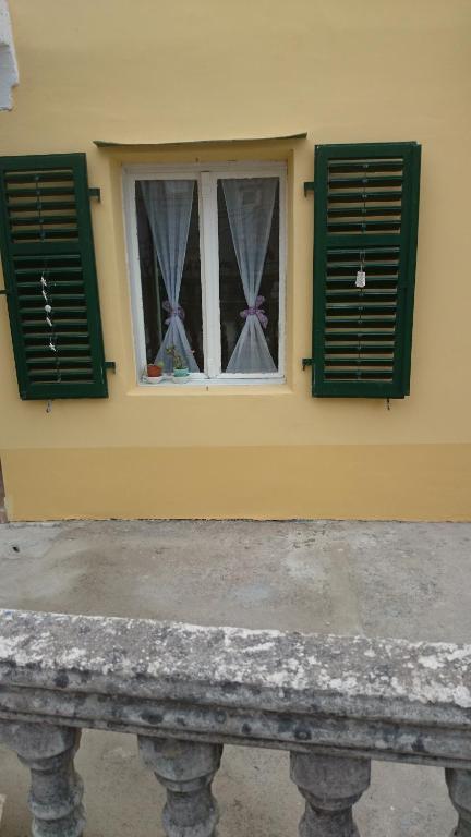 Тиват: House Grabić