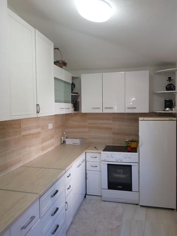 Бар: Guest House Lavrovic