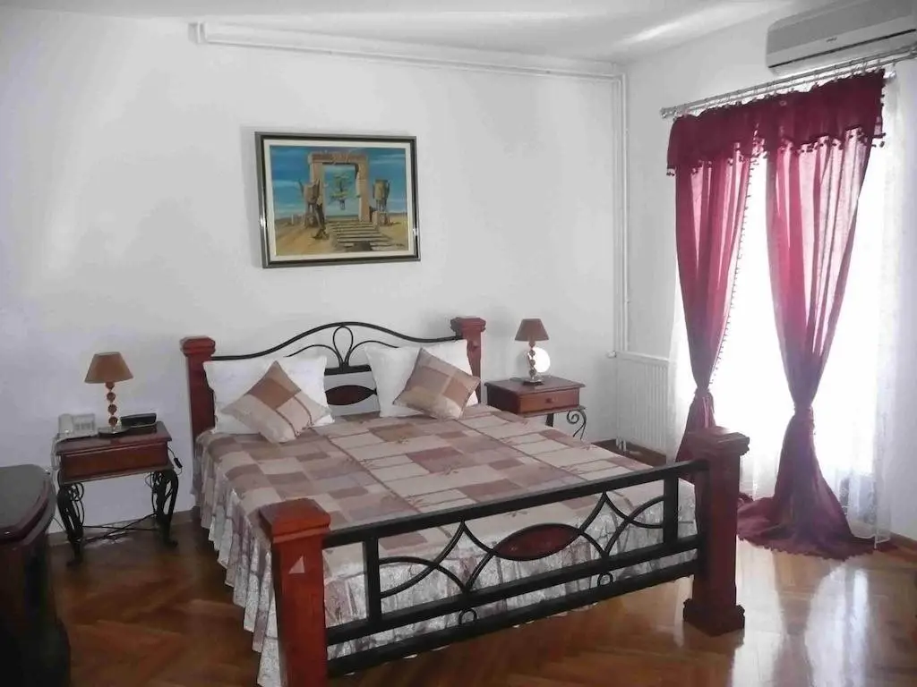 Плевля: Hotel Oazza