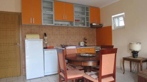 Петровац: Apartments Anka