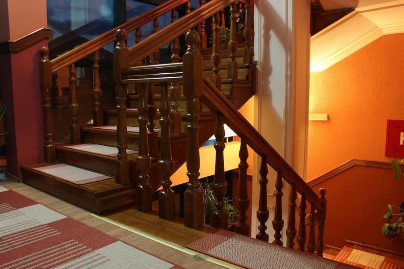 Беране: Hotel S