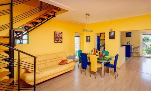 Доброта: Spacious Central Magik