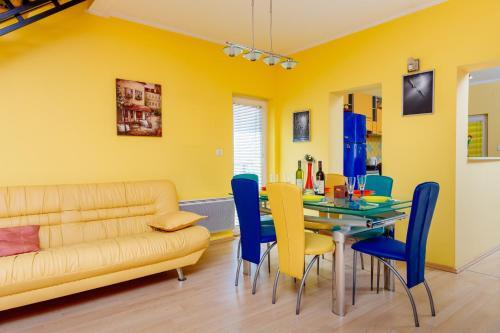 Доброта: Spacious Central Magik