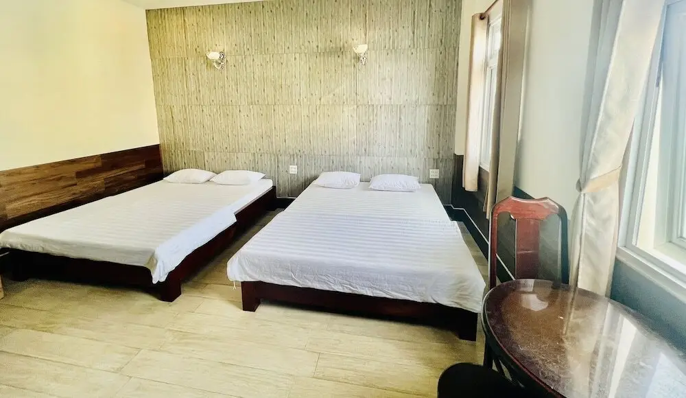 Камау: Ruby Hotel