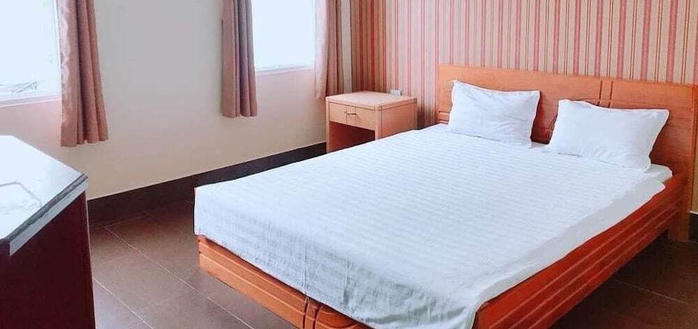 Камау: Ruby Hotel