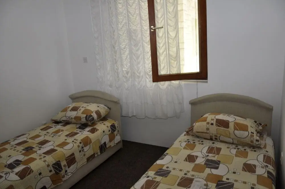 Бар: Guest House Lalic