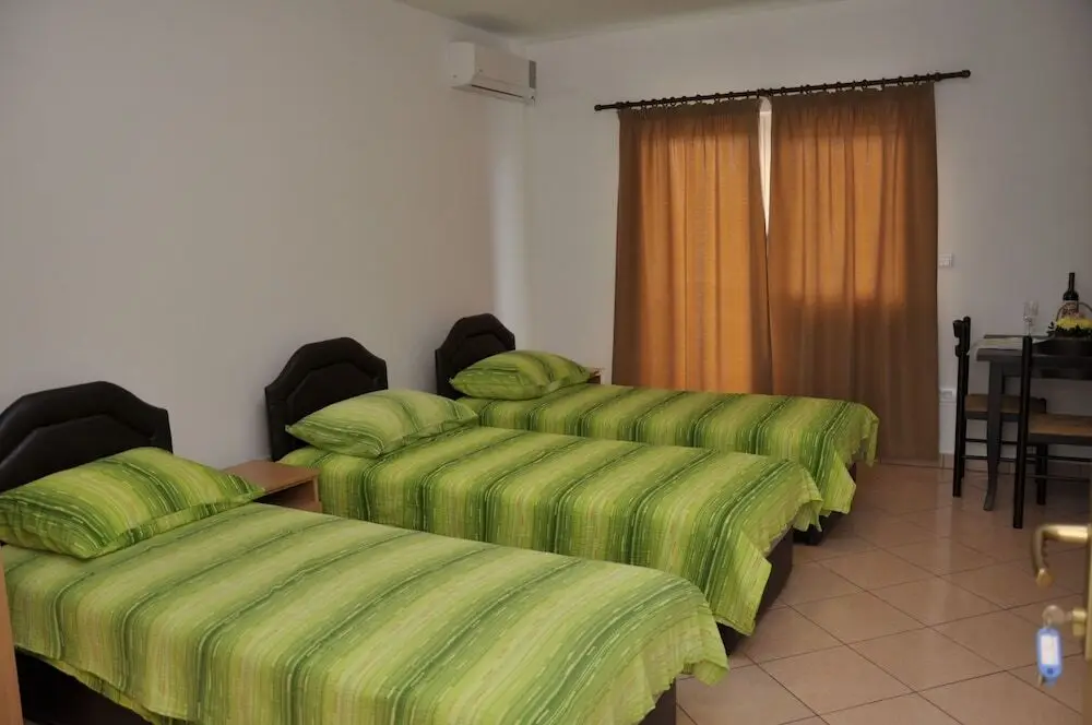 Бар: Guest House Lalic
