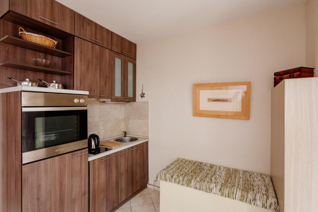 Доброта: Celine's Place By The Sea