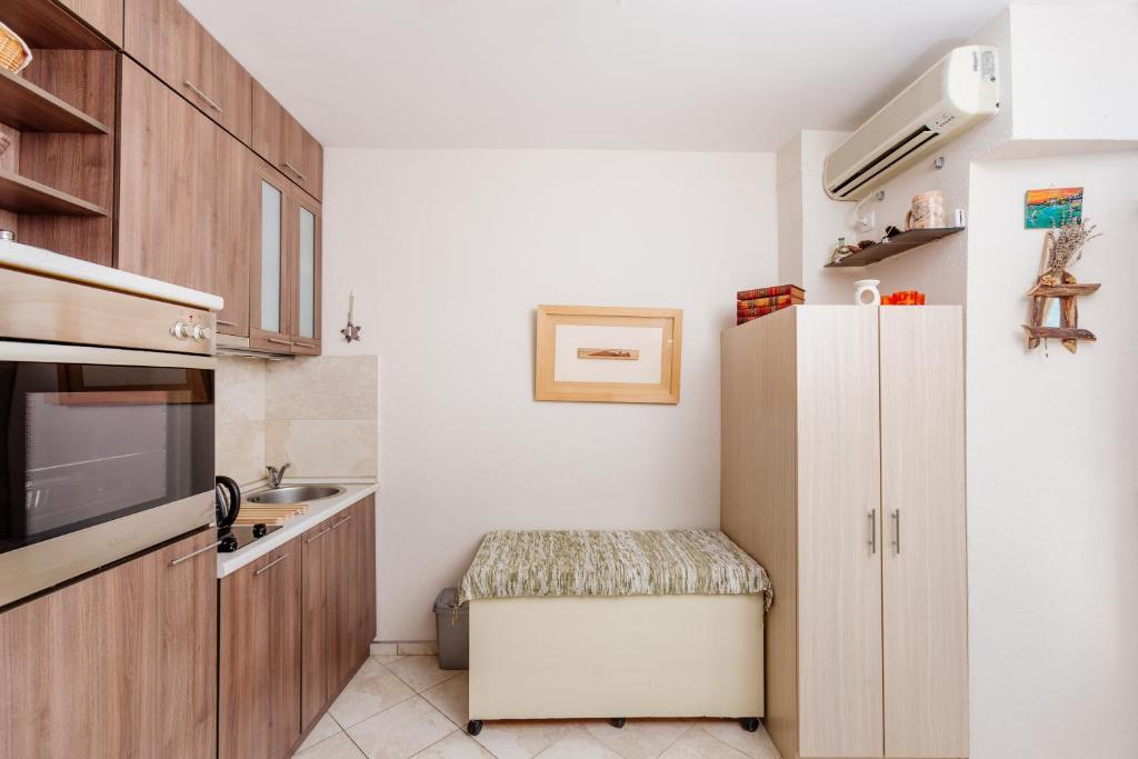 Доброта: Celine's Place By The Sea