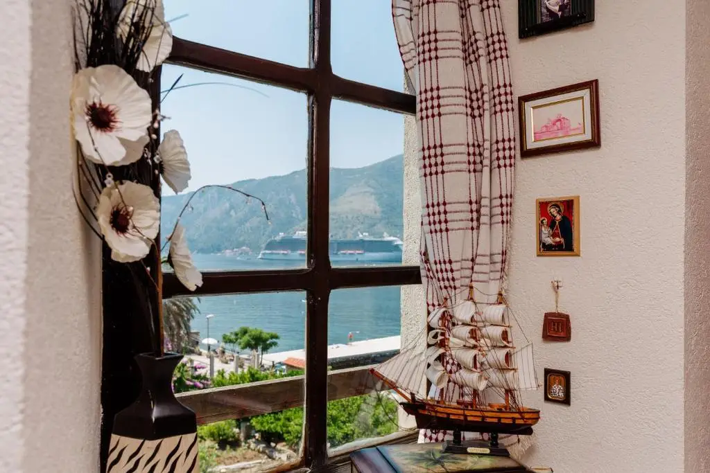 Доброта: Celine's Place By The Sea