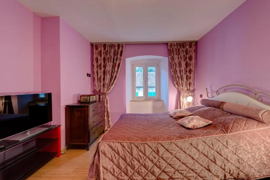 Доброта: Kotor old town Palace Bucha