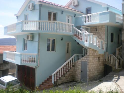 Тиват: Blue House Marici