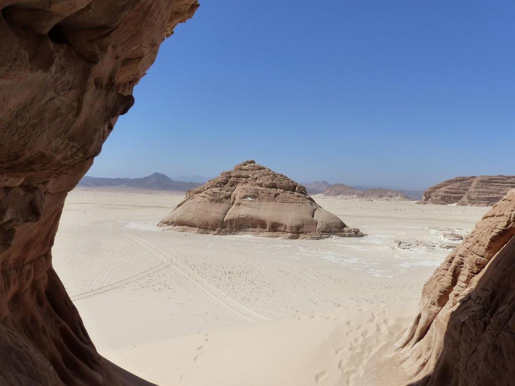 Think Love On Red Sea — фото 1