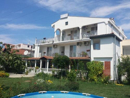 Ульцинь: House Kraja