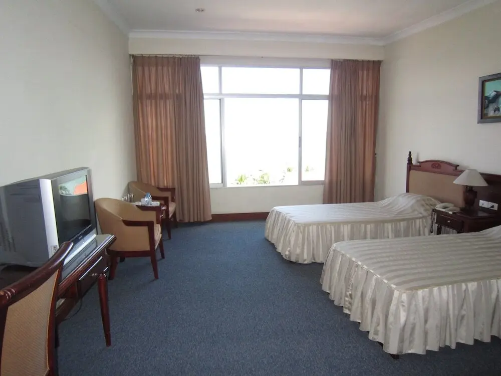 Халонг: Ha Long Bay Hotel