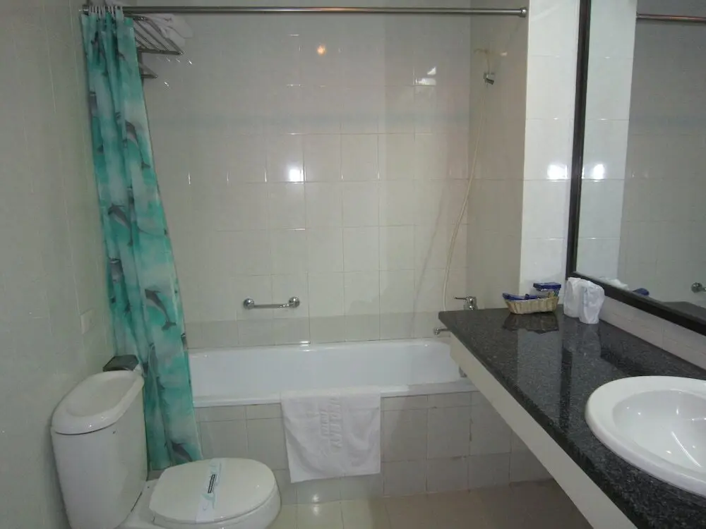Халонг: Ha Long Bay Hotel