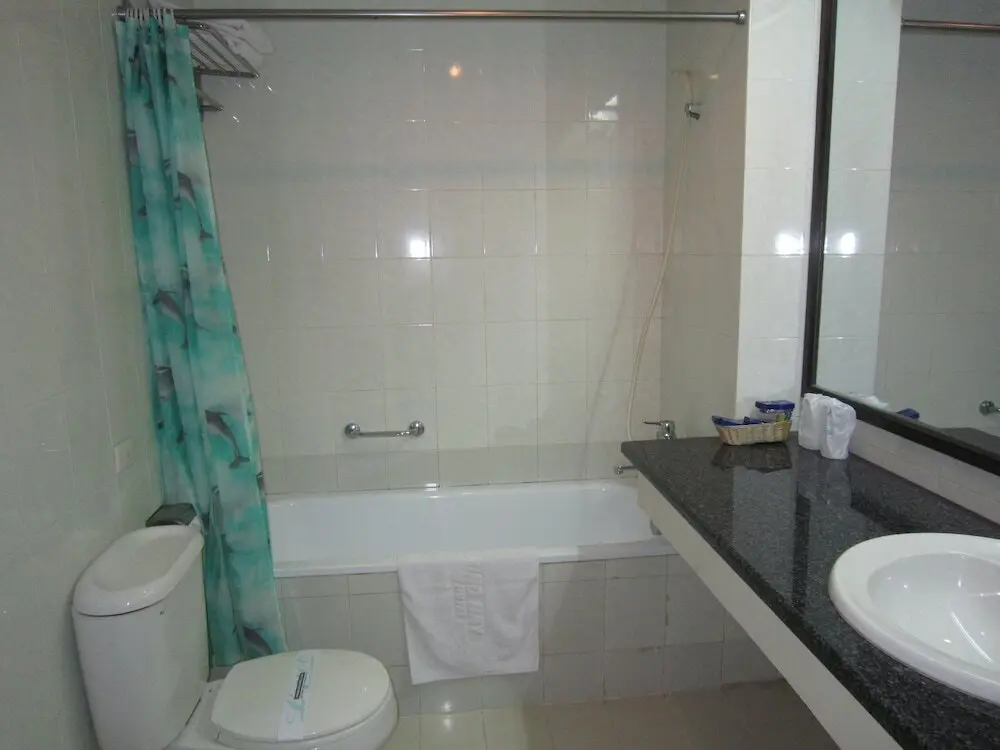 Халонг: Ha Long Bay Hotel