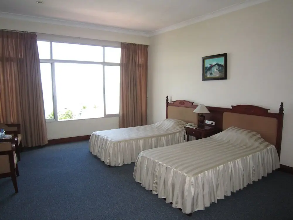 Халонг: Ha Long Bay Hotel