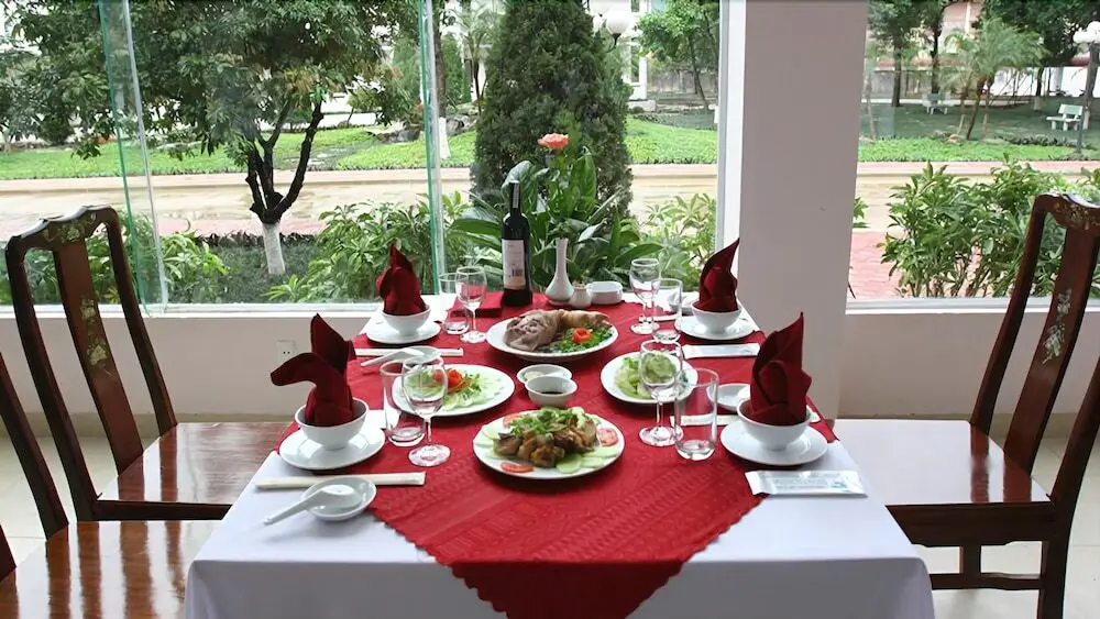Халонг: Ha Long Bay Hotel