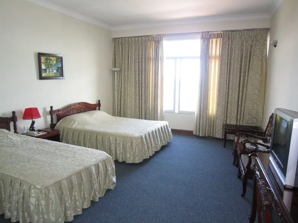 Халонг: Ha Long Bay Hotel