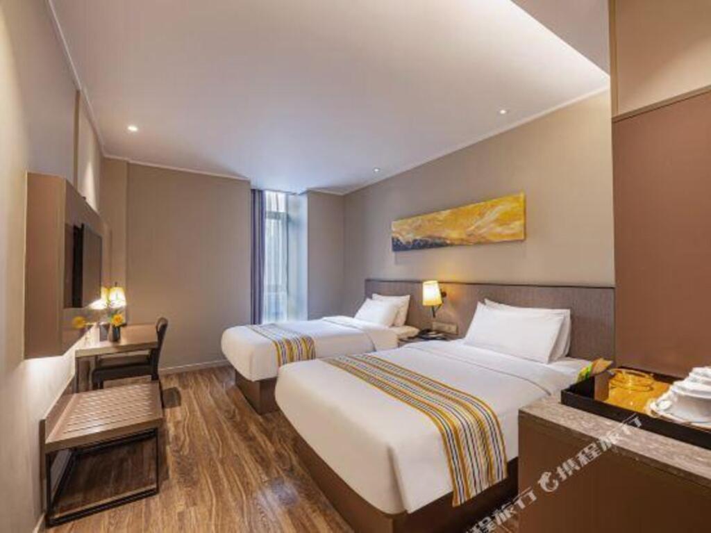 Шанхай: Home Inn Plus (Kunshan West Qianjin Raod Hongqiao)