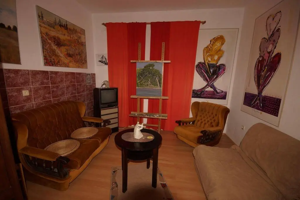 Мельине: LaRos Apartments