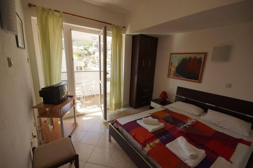 Мельине: LaRos Apartments