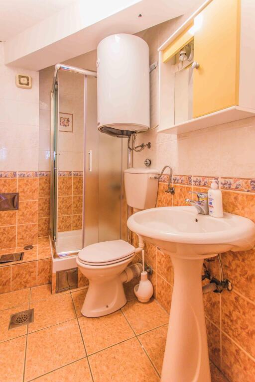 Петровац: Hotel Toljic