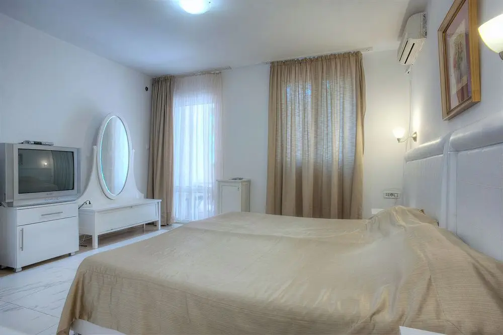 Свети-Стефан: Hotel Adrovic