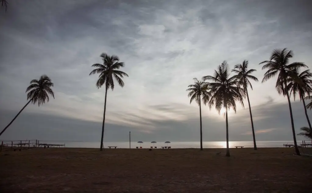 Наратхиват: Banton Beach