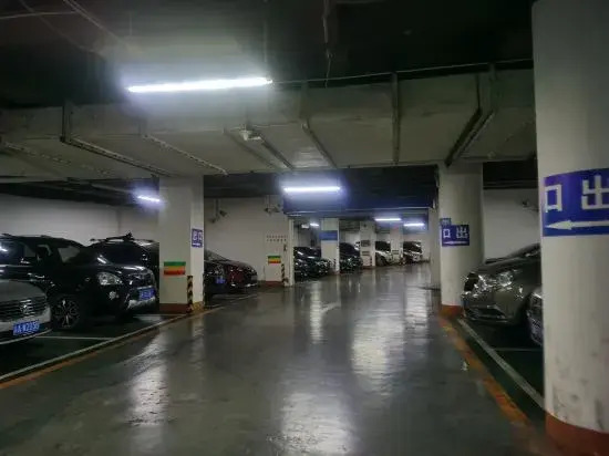 Чунцин: IU Hotel (Chongqing Nanping Wanda Plaza Light Rail Station)