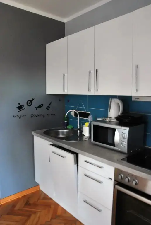 Тиват: Cozy chic apartment with mini garden