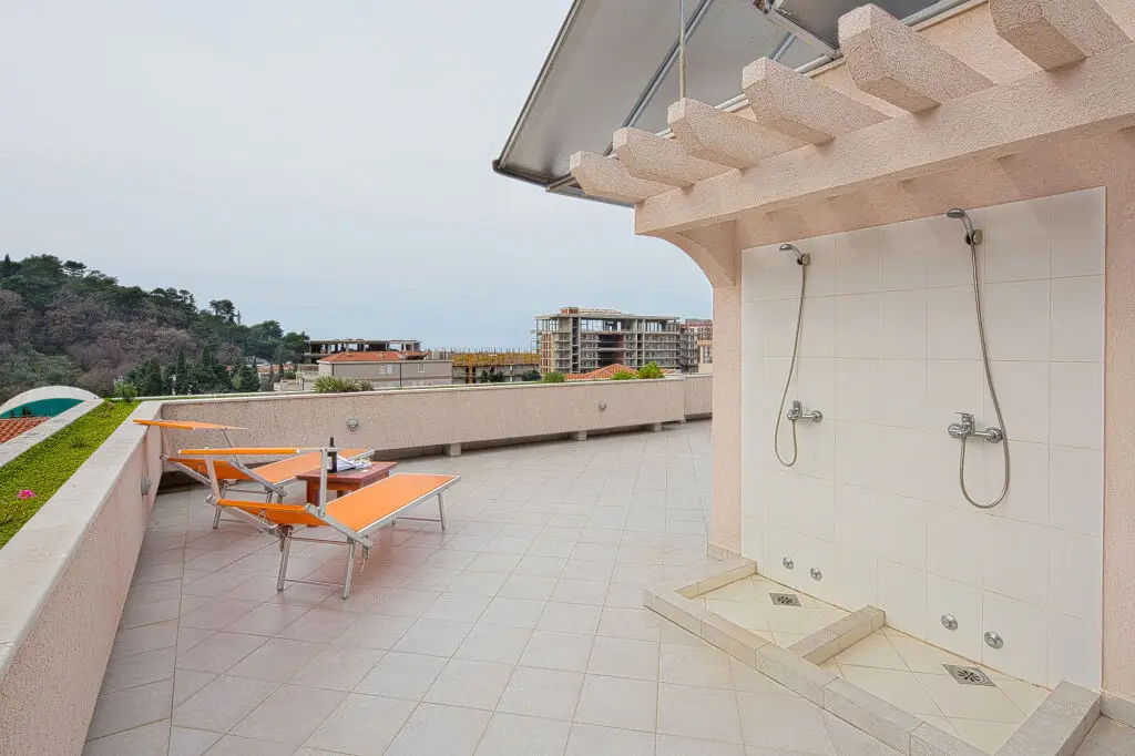 Петровац: Petrovac Holiday Apartments