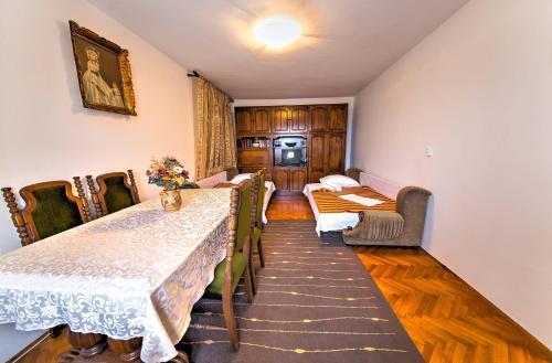 Свети-Стефан: Holiday Home Sankovic