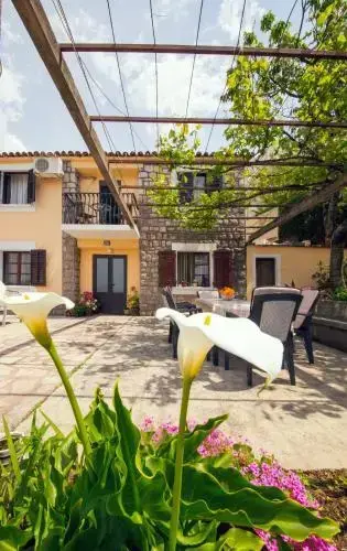 Свети-Стефан: Holiday Home Sankovic