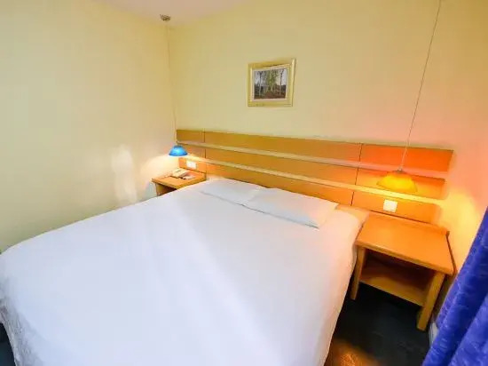 Далянь: Home Inn (Dalian Shandong Road Songjiang Road Metro Station)