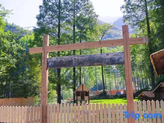 Хучжоу: Anji Jane Eyre Hot Spring B&B