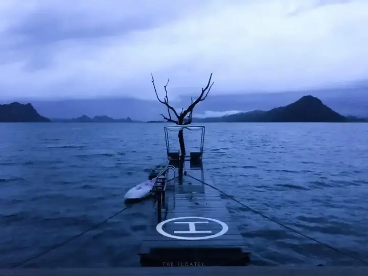 Буенг Сам Пхан: The Floatel - Buntern