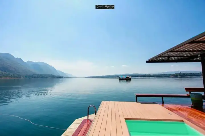 Буенг Сам Пхан: The Floatel - Buntern