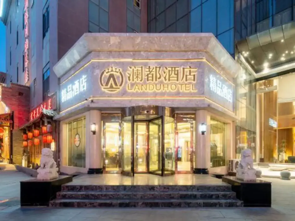 Корла: Landu Hotel