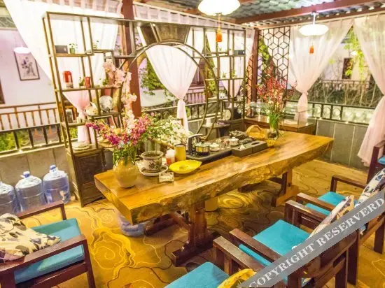 Лицзян: Shuiyue Huashen Dashuiche Designer Hotel